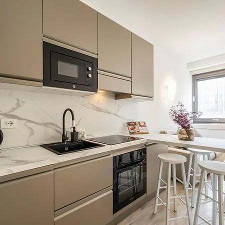 Guesthost - Charming 230m From Isola M5 Lejlighed *