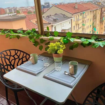 Gambara Urban Flat - Stylish And Next To Metro *