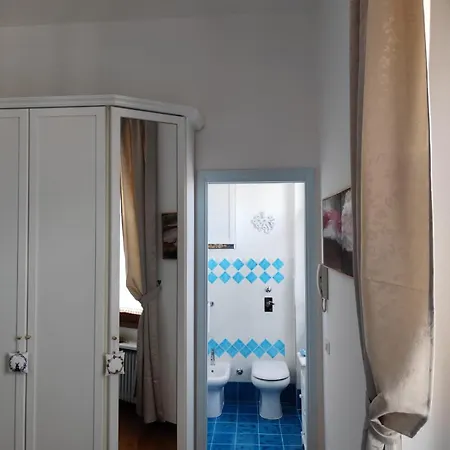 Alice's Apartment *