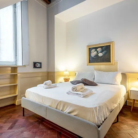 Exclusive 4 Bedrooms Near Duomo Lejlighed