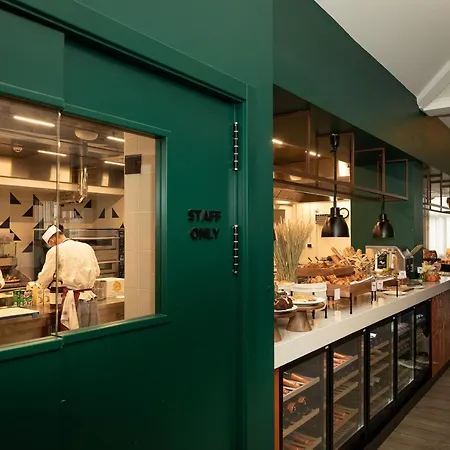 מלון Atahotel Quark