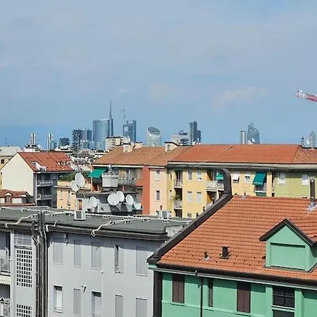 Unique & Strategic Flat, 50m From M4 Station Apartman