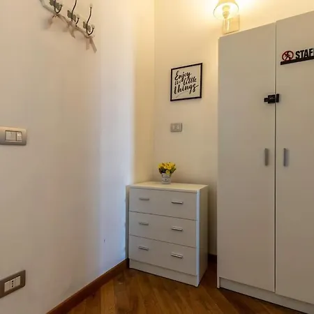 Apartman Unique & Strategic Flat, 50m From M4 Station *