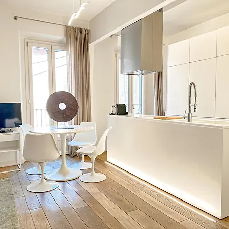 Apartament Montenapoleone Luxury *