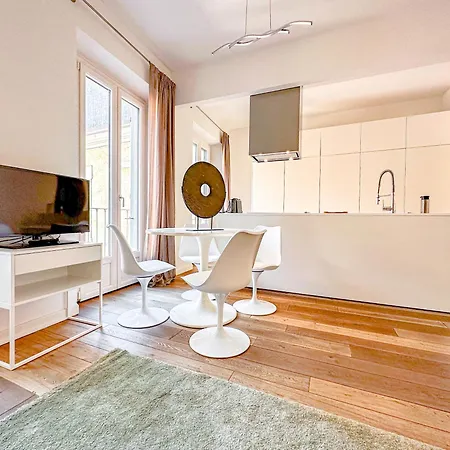 Montenapoleone Luxury Apartament Mediolan