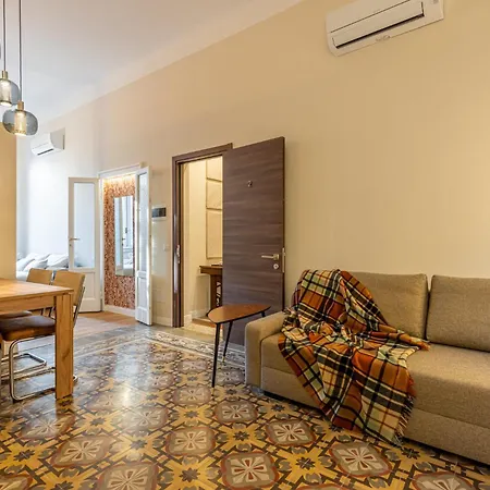 Bilocale Chic In Tropical A Due Passi Da Stazione