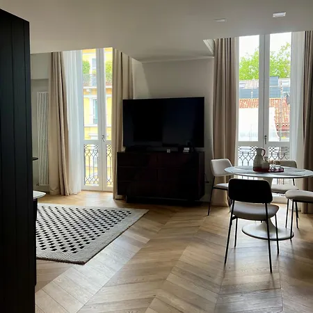 Design On 2 Floors Via Della Spiga *