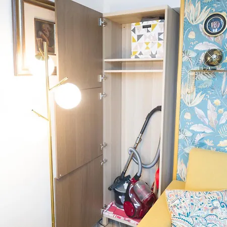 Apartment Deluxe Attic For 2, With Amazing Terrace And Poweful Wi-fi - Very Near The Metro, Position, Very Well Connected To Train Stations And Malpensa, Linate And Begramo Airports *