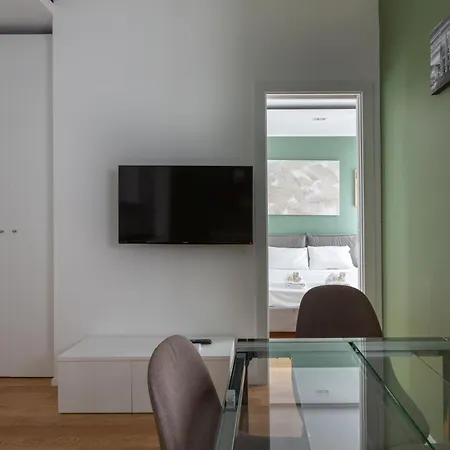 Easytopstay - Corso Sempione Modern Flat Apartman *