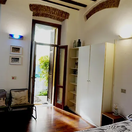 拉万代巷一室公寓 *