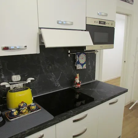 Apartment Missori Milan