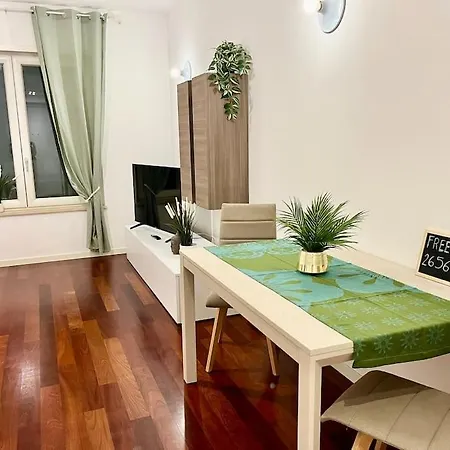 Station, 4-bed With Terrace Apartment