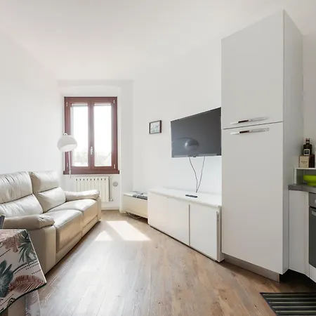 Guesthost - Darsena Navigli - Porta Genova M2 *