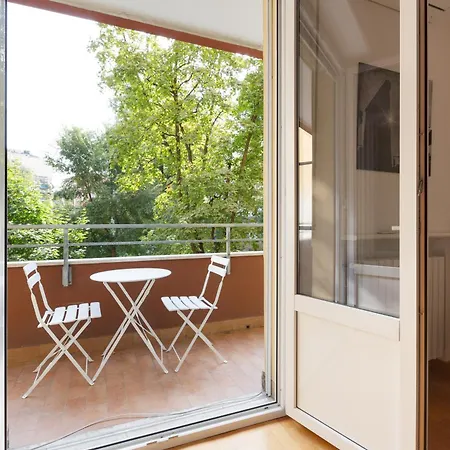 Guesthost - Irnerio- Washington Balcony Апартаменты *