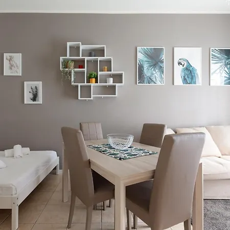 Guesthost - M1 Gambara Balcony شقة