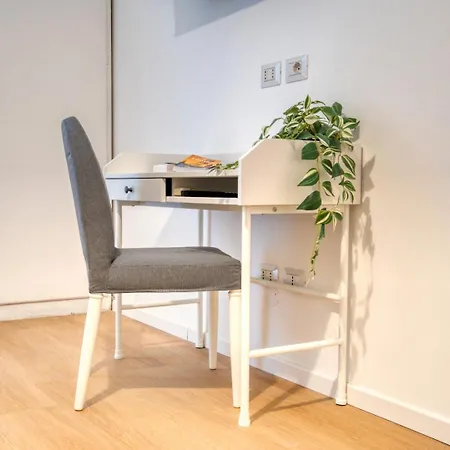 Italianflat - Elegant With Balcony In Navigli Milán