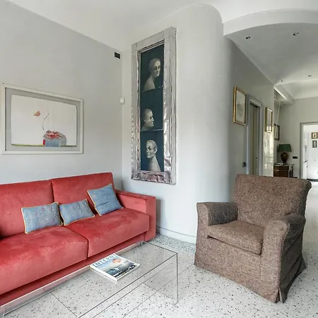 Homycare Stylish With Jacuzzi & Balcony Steps From Duomo 아파트