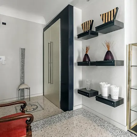 Homycare Stylish With Jacuzzi & Balcony Steps From Duomo 밀라노