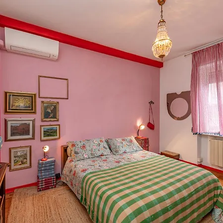 Funky House Next To The Airport! Apartment *