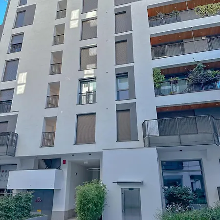 Menotti 11 - 15 Min Dal Duomo *