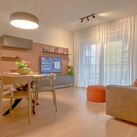 Menotti 11 - 15 Min Dal Duomo *