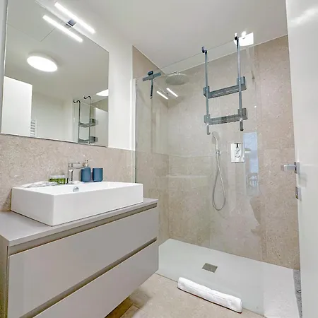 Menotti 11 - 15 Min Dal Duomo Appartement *