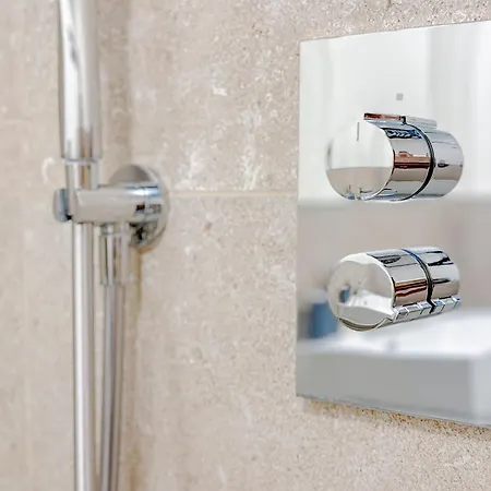 Menotti 11 - 15 Min Dal Duomo *