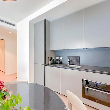 Menotti 11 - 15 Min Dal Duomo Appartement *