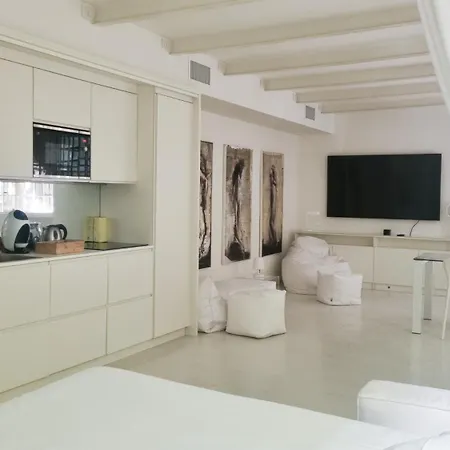 Sant'agnese Atelier Lägenhet