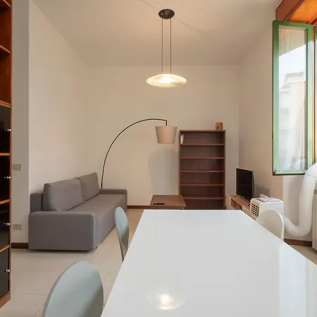 Xenia - Classical In Station Apartman Milánó