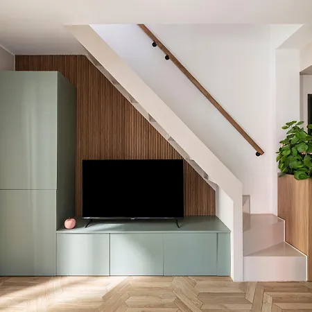 Modigliani Terrace Jacuzzi Golden House *