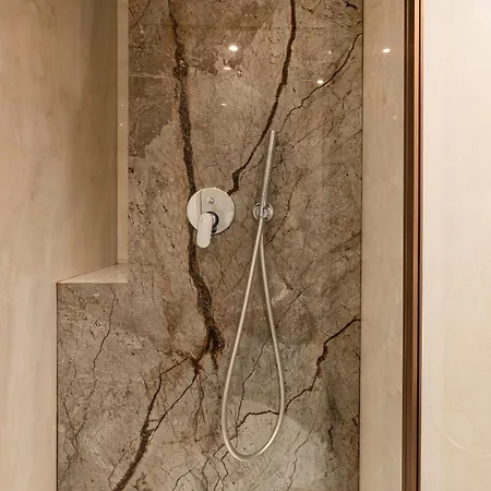 Modigliani Terrace Jacuzzi Golden House 公寓