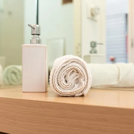 公寓 White And Brown Exclusive Loft With Terrace - Free Parking - M2 Station