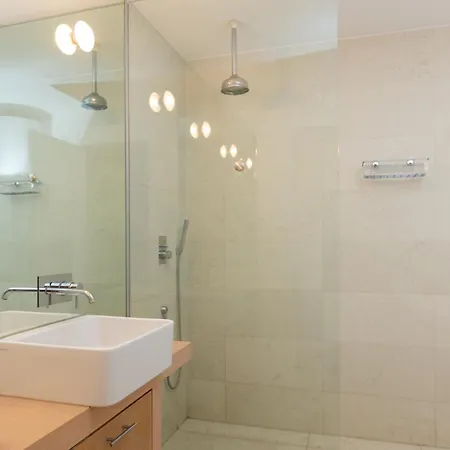 White And Brown Exclusive Loft With Terrace - Free Parking - M2 Station 公寓 *