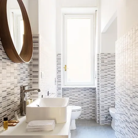 Luxury 4 Bedrooms Close To Duomo Apartment