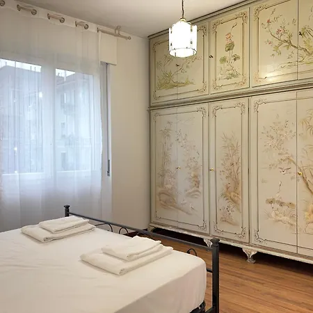 10' Linate Airport, Perfect For Visiting Appartement Milaan