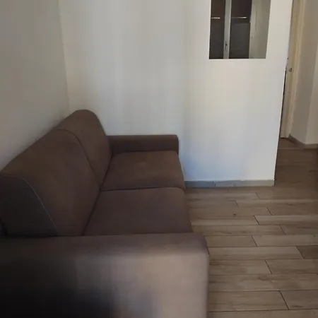 3 Station Free Parking *