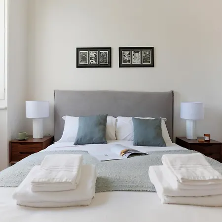 The Rent - Spacious Two-bedroom In Crocetta Milan