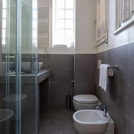 The Rent - Spacious Two-bedroom In Crocetta Appartement *