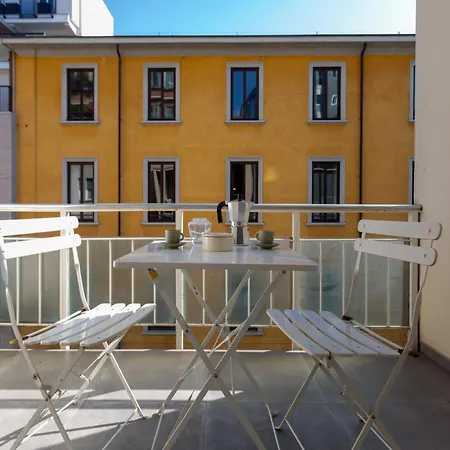 The Rent - Spacious Two-bedroom In Crocetta Appartement