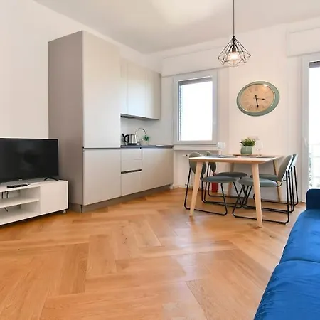 Bande Nere-san Siro Attico Con Terrazzo * Milán