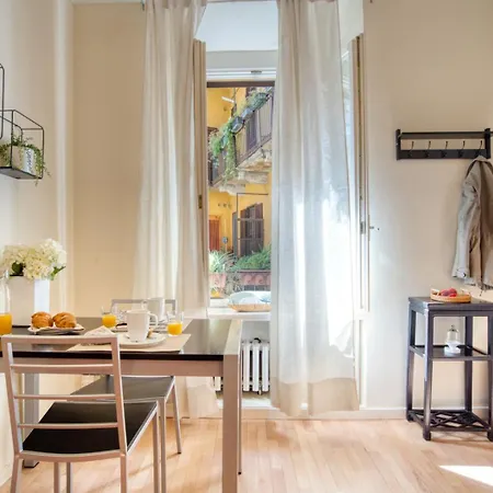 Guesthost - Deangeli Nest Romantico Bilocale Di Design In Zona De Angeli, Rinnovato E Accessoriato