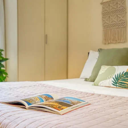 Apartmán Guesthost - Deangeli Nest Romantico Bilocale Di Design In Zona De Angeli, Rinnovato E Accessoriato Milán