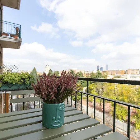Modern With Balcony And Park View Apartment