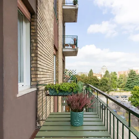 Modern With Balcony And Park View Apartment *