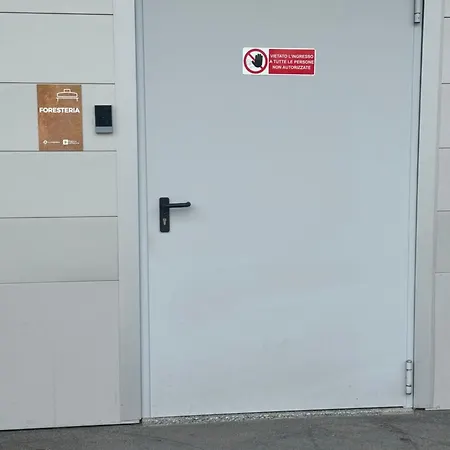 Foresteria Autostazione San Donato 게스트하우스