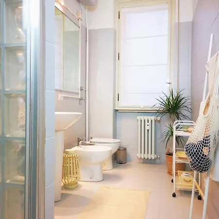 Spacious 50 Meters From The Metro Milano