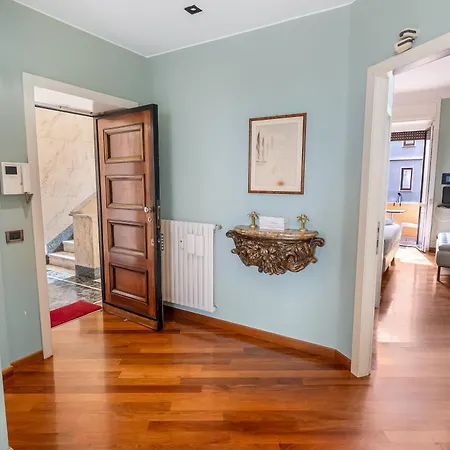 Apartment Tra Via Brera E Via Spiga, Deluxe Milan
