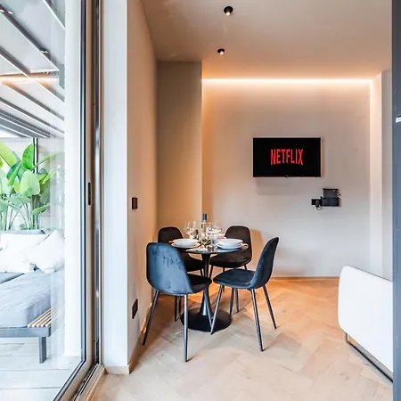 Terrazza Con Jacuzzi E Vista Iconica Sul Duomo * Milán