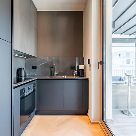 Terrazza Con Jacuzzi E Vista Iconica Sul Duomo * Milán